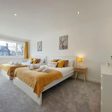 Luxury 7 Bedroom House In Didsbury, * Manchester