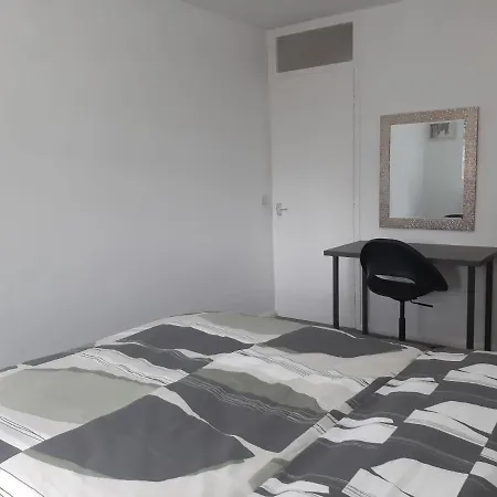 Beautiful 1-bed House By City Stadium