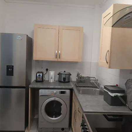 Feriehus Beautiful 1-bed House By City Stadium *