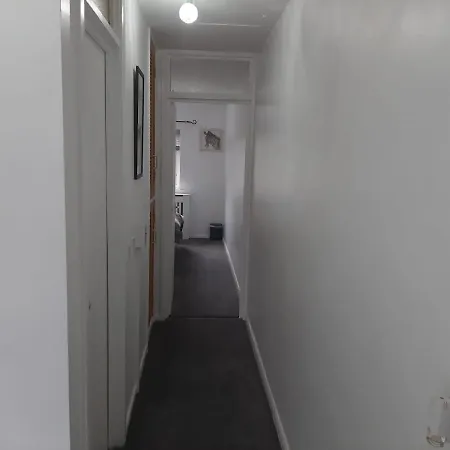 Beautiful 1-bed House By City Stadium Feriehus *