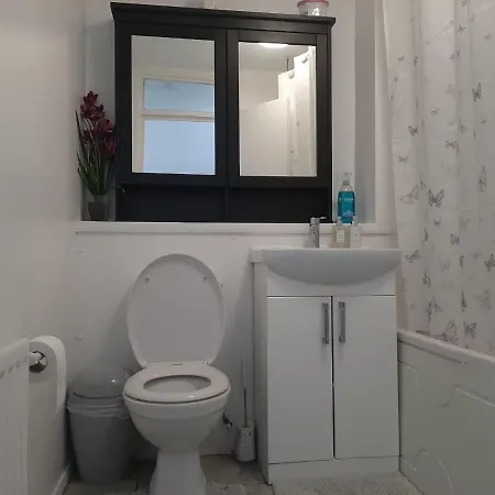 Feriehus Beautiful 1-bed House By City Stadium *