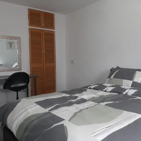 Feriehus Beautiful 1-bed House By City Stadium *
