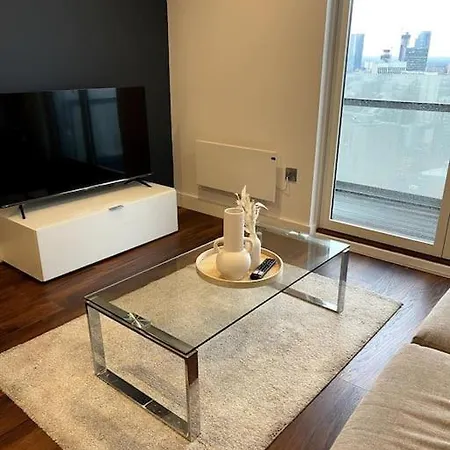 Apartment Lovely 2-bedroom With Balcony