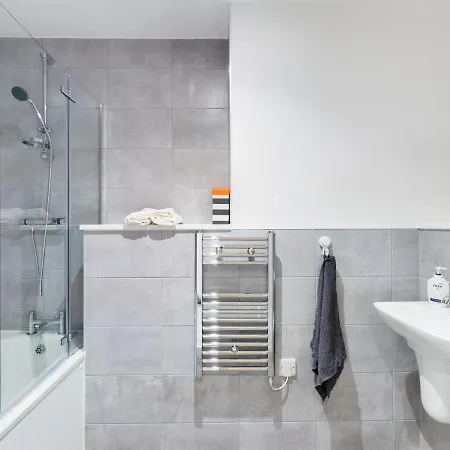 Sleek And Modern 2bd 2bath In The Heart Of Salford