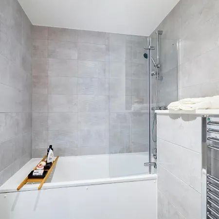 Sleek And Modern 2bd 2bath In The Heart Of Salford Manchester