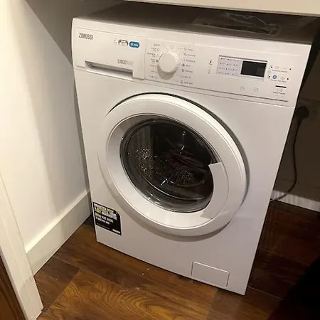 Lovely 2-bedroom With Balcony