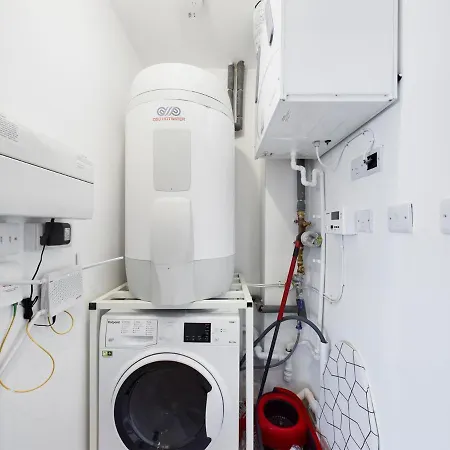 Sleek And Modern 2bd 2bath In The Heart Of Salford * Manchester