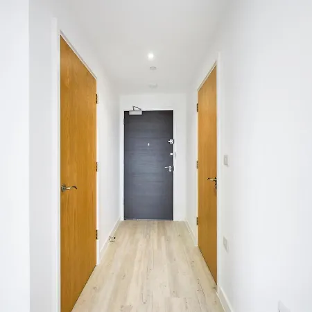Sleek And Modern 2bd 2bath In The Heart Of Salford Manchester