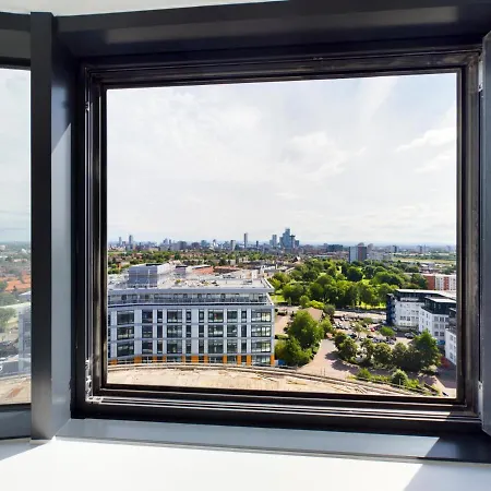 Superb 2bd In Salford With A View Apartment *