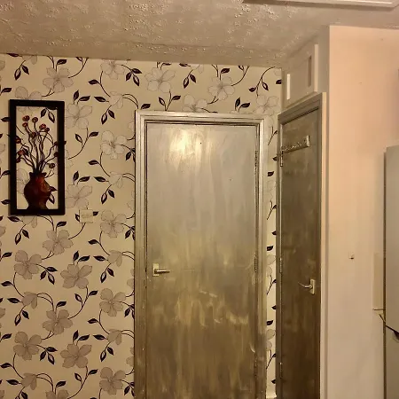 Lovely 2 Bedroom Flat Near And Train Station Apartman Manchester