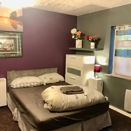 Apartman Lovely 2 Bedroom Flat Near And Train Station *
