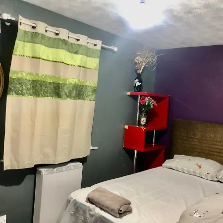 Lovely 2 Bedroom Flat Near And Train Station Apartman Manchester