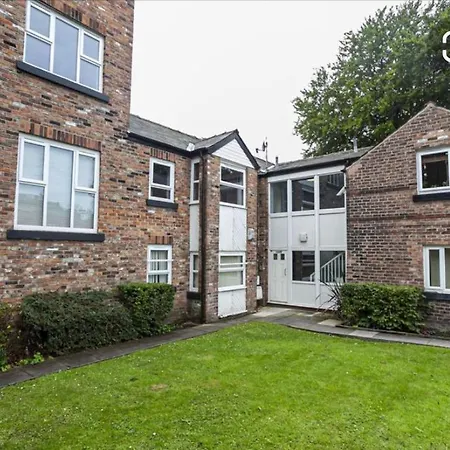 Lovely 2 Bedroom Flat Near And Train Station