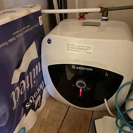 Lovely 2 Bedroom Flat Near And Train Station * Manchester