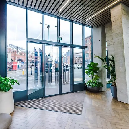 Hilltop Serviced - Deansgate Apartment *