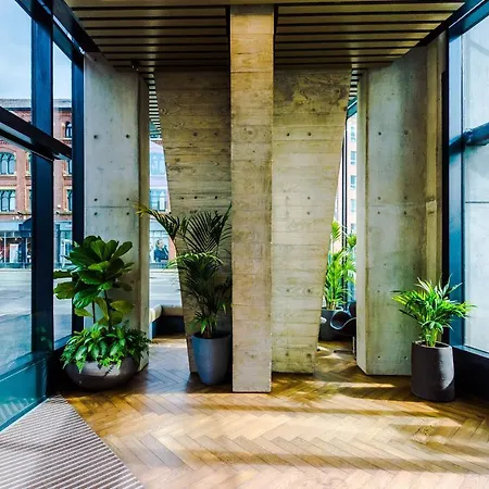 Hilltop Serviced - Deansgate Apartment