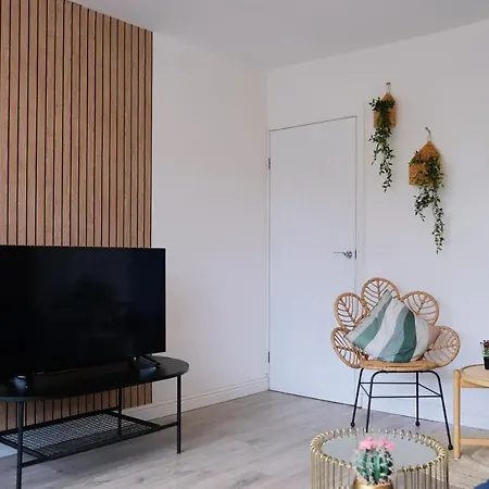 Bee - Caldecott House