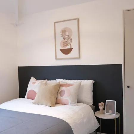 Bee - Caldecott House Holiday home *