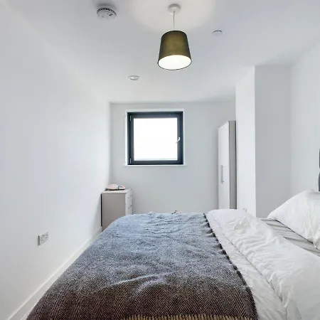 Sleek And Modern 2bd 2bath In The Heart Of Salford Lejlighed *