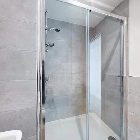Superb 2bd In Salford With A View Lejlighed