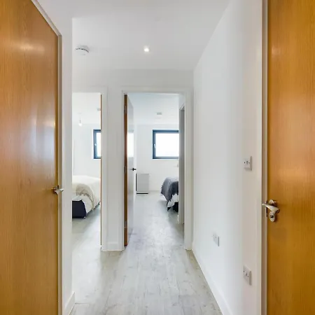 Superb 2bd In Salford With A View *