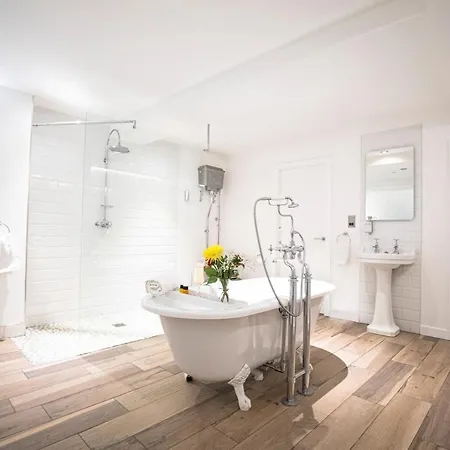 Huge City Centre Townhouse With Roof Terrace * Manchester