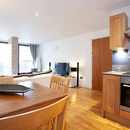 From - Centre Staycation Апартаменты *