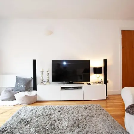 From - Centre Staycation Апартаменты