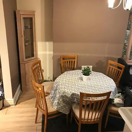 Homestay Private King En-suite Bedroom Close To Mediacityuk/old Trafford *