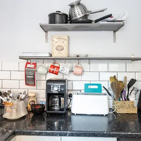 Amazing 2 Bedroom House In Salford Manchester