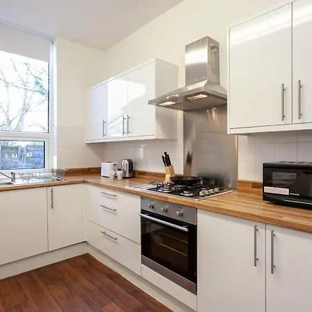 Pillo - Spacious Cosy 2 Bedroom House By Bridgewater Canal *