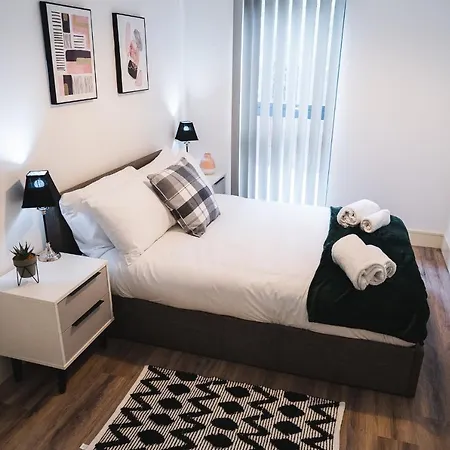 Modern 1-bed - Brand New - - Free Wi-fi