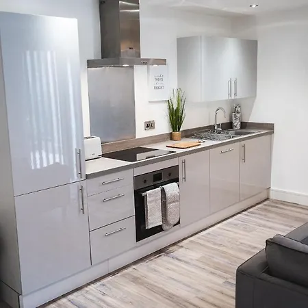 Modern 1-bed - Brand New - - Free Wi-fi Apartment *