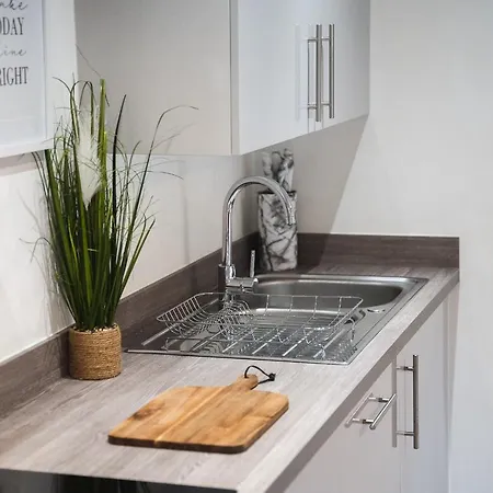 Apartment Modern 1-bed - Brand New - - Free Wi-fi