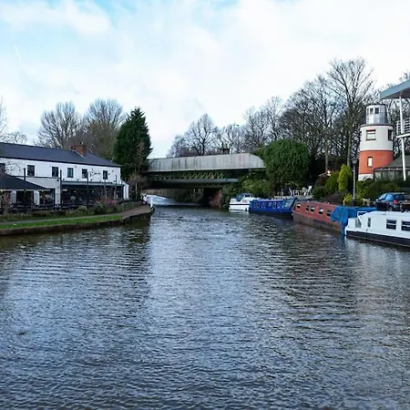 Pillo - Spacious Cosy 2 Bedroom House By Bridgewater Canal Feriehus Manchester