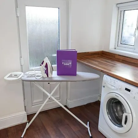Pillo - Spacious Cosy 2 Bedroom House By Bridgewater Canal *