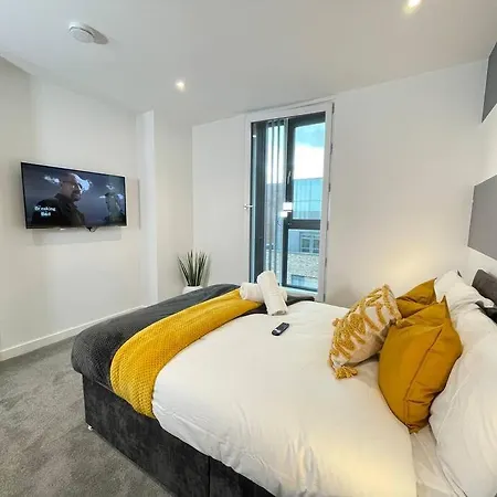Cosy, Lovely Next To Old Trafford! *