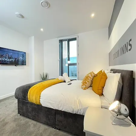 Cosy, Lovely Next To Old Trafford! דירה