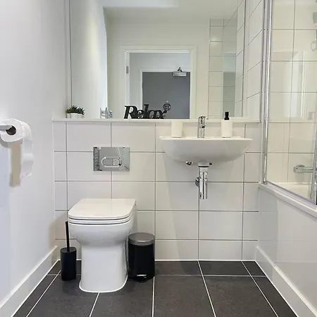 Cosy, Lovely Next To Old Trafford!