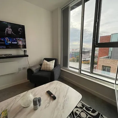Cosy, Lovely Next To Old Trafford! דירה *