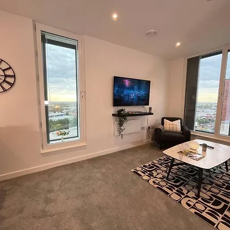 Cosy, Lovely Next To Old Trafford!