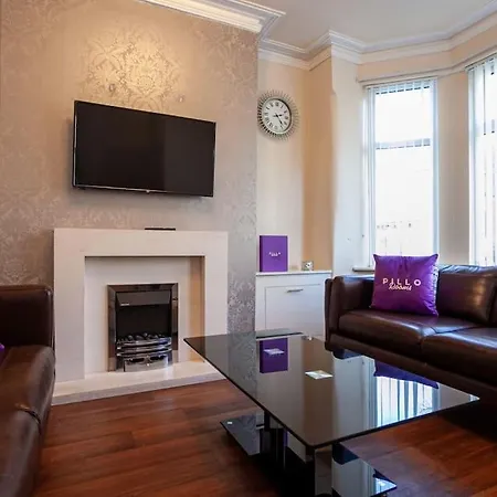 Pillo - Spacious Cosy 2 Bedroom House By Bridgewater Canal *