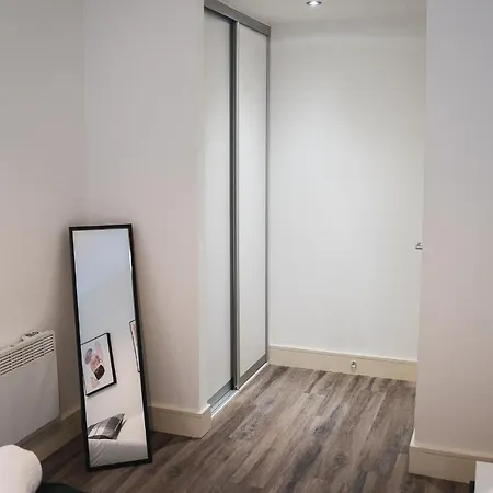 Apartment Modern 1-bed - Brand New - - Free Wi-fi *
