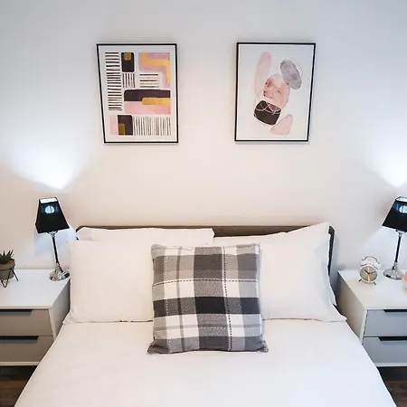 Modern 1-bed - Brand New - - Free Wi-fi