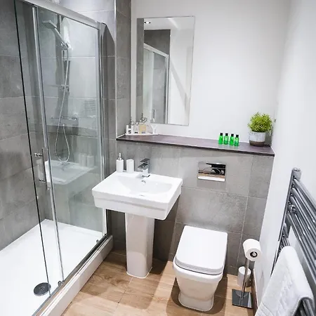 Modern 1-bed - Brand New - - Free Wi-fi