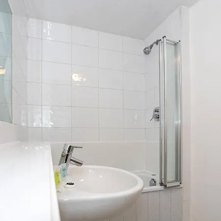 Апартаменты Lovely 2 Bedroom To Rent In Greater *