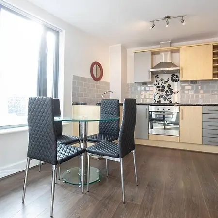 Апартаменты Lovely 2 Bedroom To Rent In Greater Манчестер