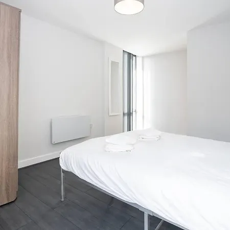 Lovely 2 Bedroom To Rent In Greater Манчестер