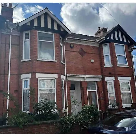 Ferienhaus Beautiful 3 Bedroom House, Close To Mu Stadium. *