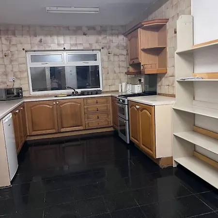 Beautiful 3 Bedroom House, Close To Mu Stadium. *